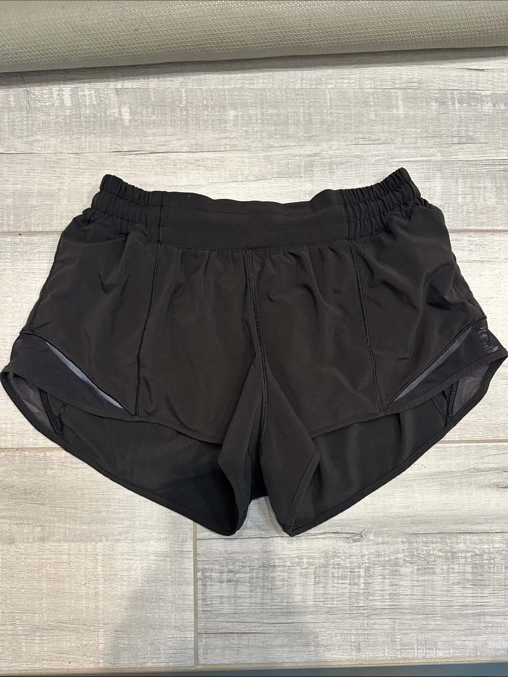 Lululemon Black Hottie Hot 2.5’ Shorts
